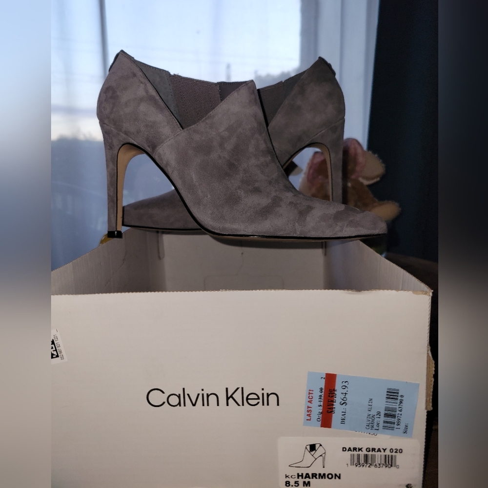 Calvin Klein 8.5 Dark Gray Booties